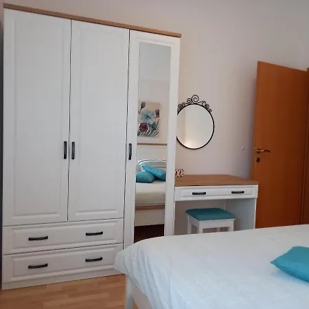 Irena With Sea View Apartmán
