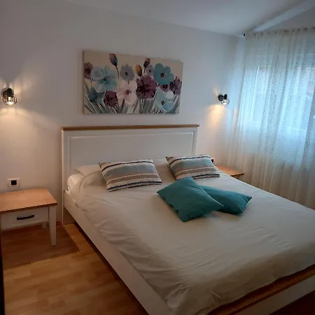 Irena With Sea View Apartmán Fažana