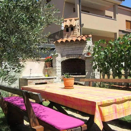 Apartment Irena With Sea View